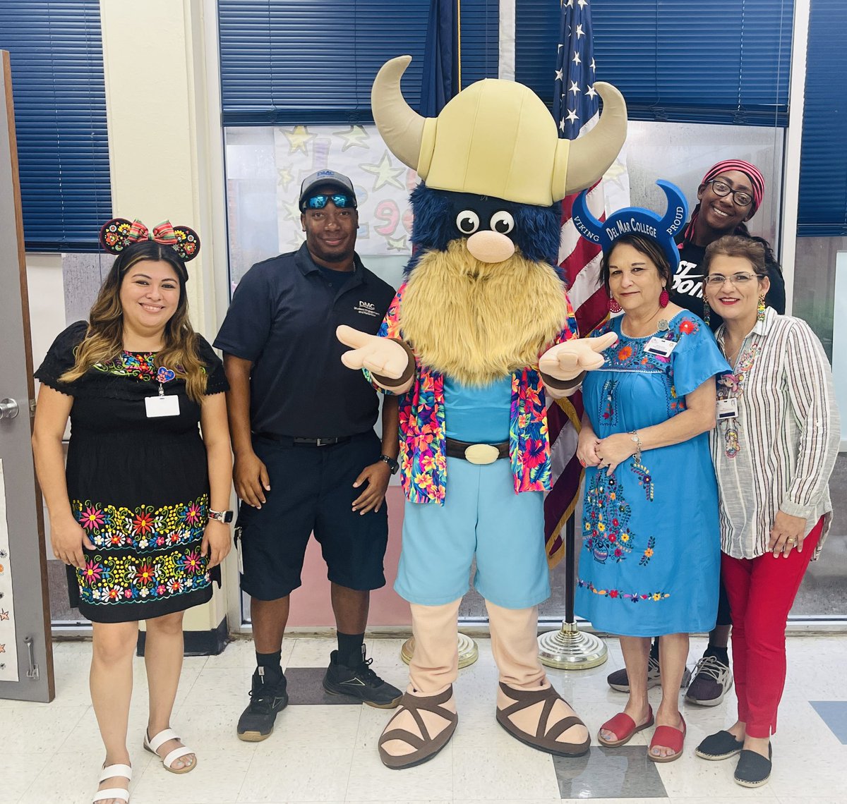 YeagerES's tweet photo. THANK YOU Del Mar College and Valdar the Viking for all the greetings and fist bumps this morning. And THANK YOU to Coach Red for bringing the high energy and motivation to help get our morning started! #TigerPride #WeAreYeager @DelMarCollege 
💙🧡💙 https://t.co/ipu3AOutO8