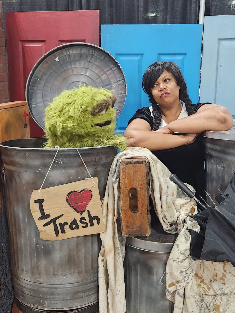 Just a sunny day over here, hanging out with #oscarthegrouch @ContropolisPA 

Come stop by my table today and help me fight #breastcancer #fcancer and get free stuff

#ladyjcosplay #contropolispa #ladyjnerdyenterprises