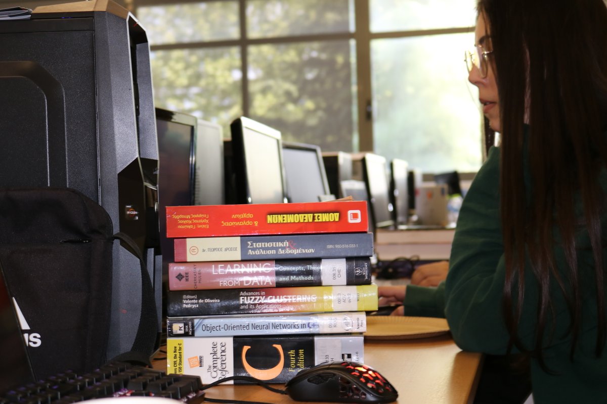 When real books help you win #SerresHack 2023! 🔖