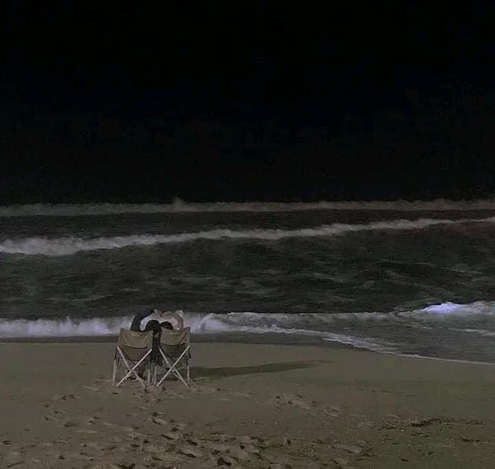 diorvxa's tweet photo. how peaceful is the beach at night https://t.co/bu3YoVveVV