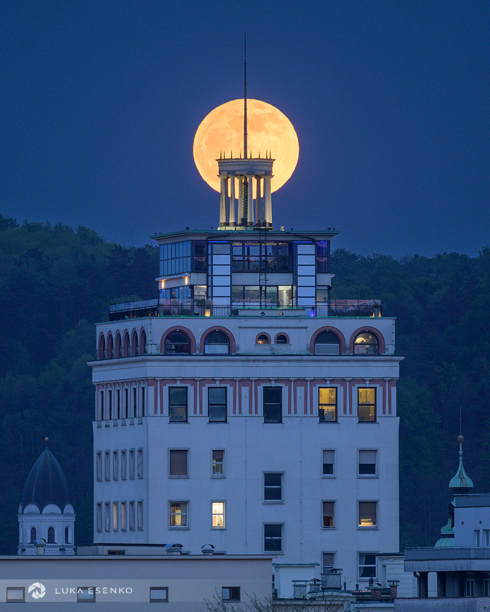 lukaesenko's tweet photo. Last night's #fullmoon  in #Ljubljana #Slovenia https://t.co/yY6iBtTFYI