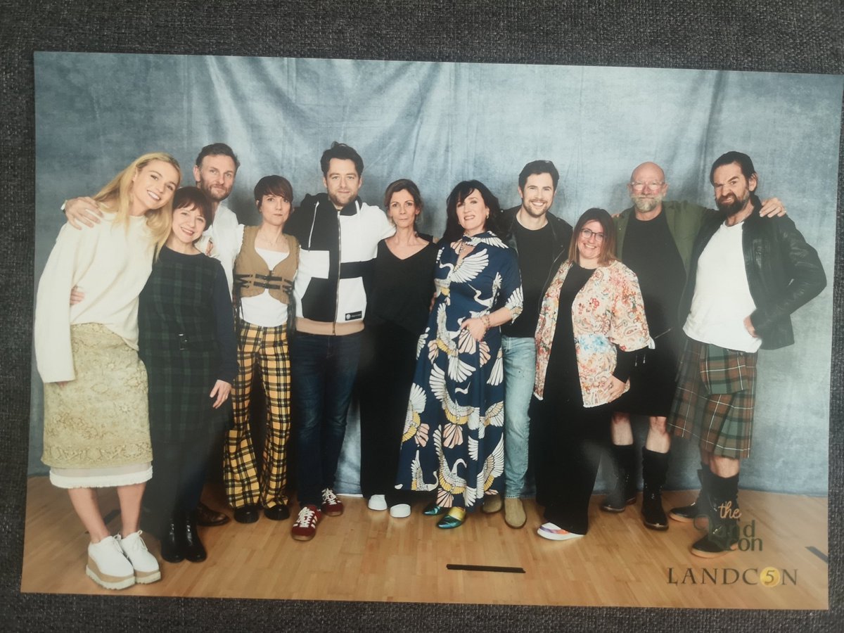 Il y a déjà 1 semaine...
On veut un Landcon6 🙌🙏😁
#TheLandcon5
#outlander