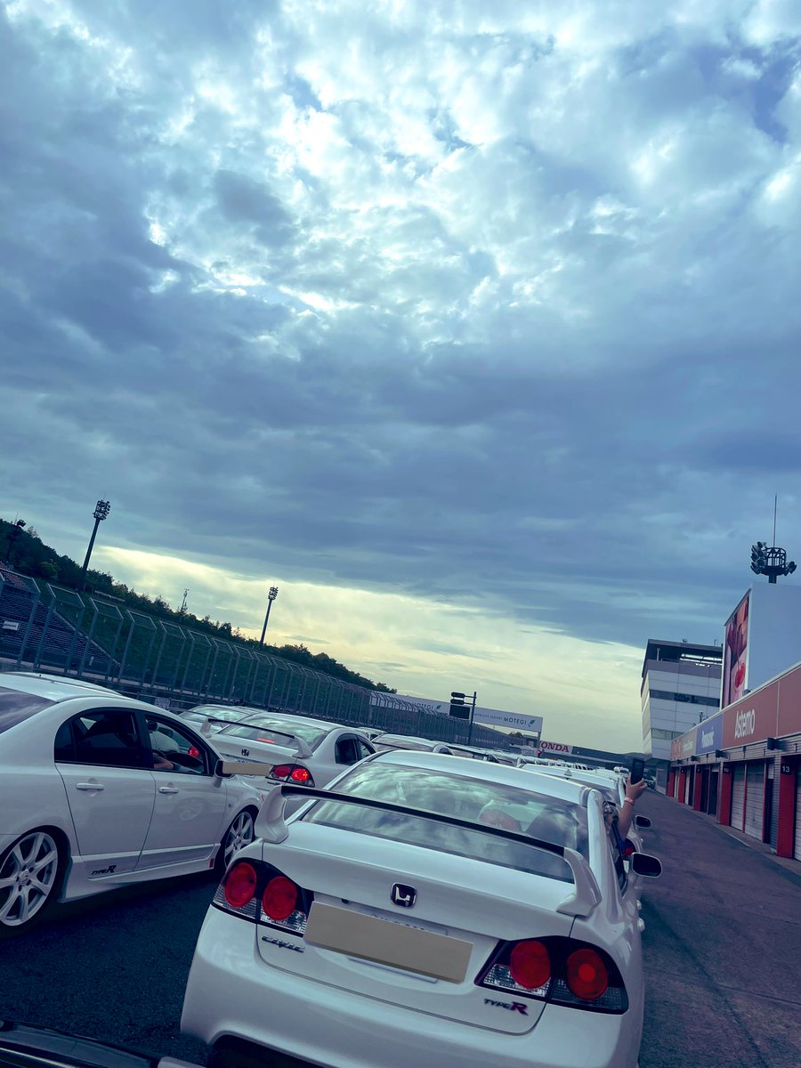FD263698309's tweet photo. タイプRオフ会最高でした！
最後のパレードランも楽しかった！
#全国タイプRオフ会
#もてぎ https://t.co/JKdfULtLPH