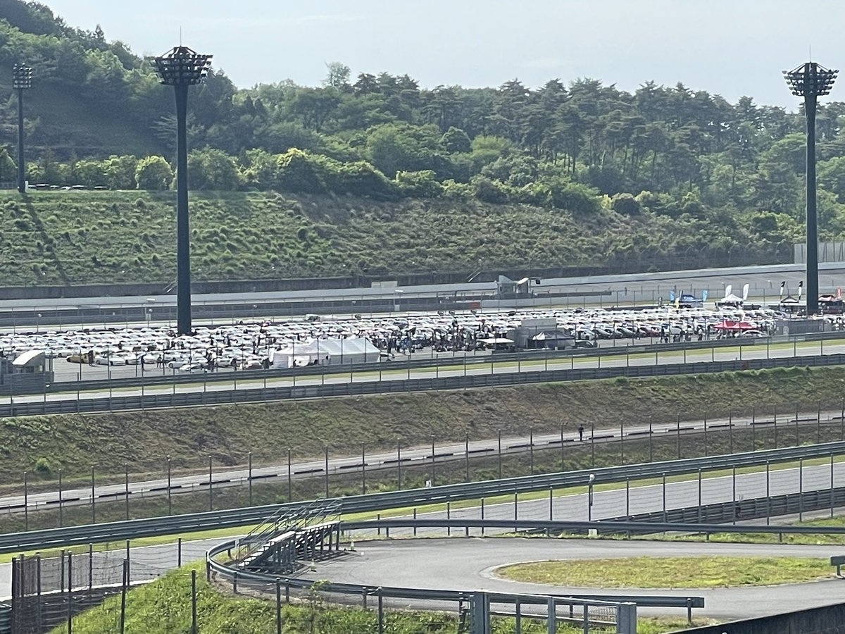 FD263698309's tweet photo. タイプRオフ会最高でした！
最後のパレードランも楽しかった！
#全国タイプRオフ会
#もてぎ https://t.co/JKdfULtLPH