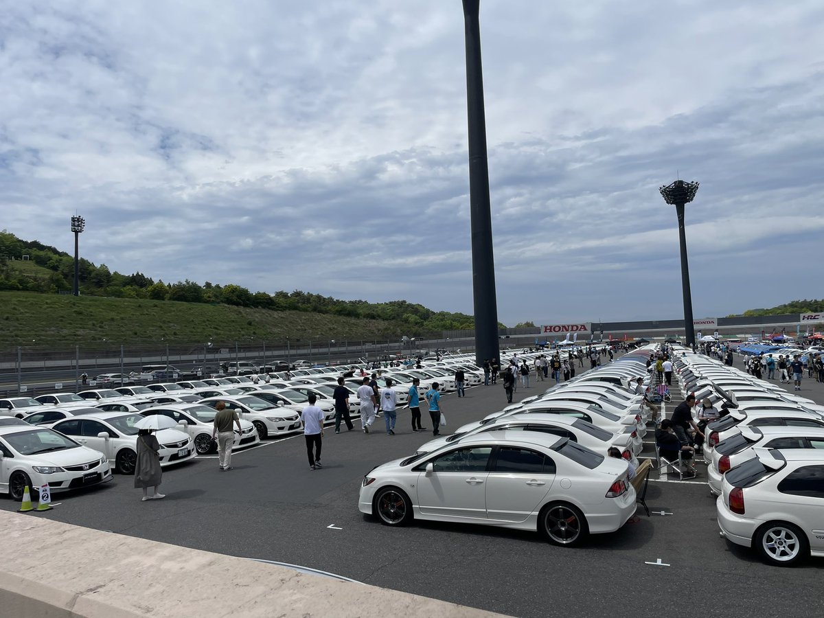 FD263698309's tweet photo. タイプRオフ会最高でした！
最後のパレードランも楽しかった！
#全国タイプRオフ会
#もてぎ https://t.co/JKdfULtLPH