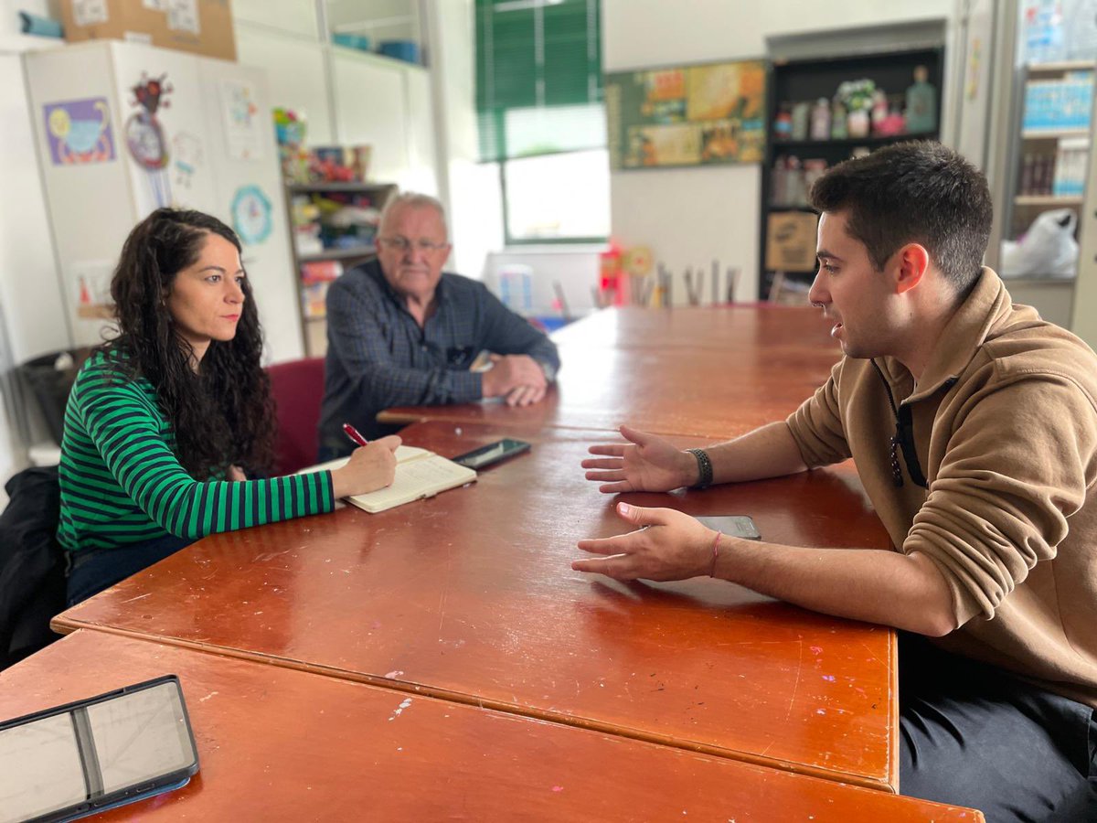 AAVVBUSTO's tweet photo. Agradecemos a visita de @compostelaberta esta maña, onde puidemos profundizar sobre os problemas da parroquia. https://t.co/lpzURzlcZM