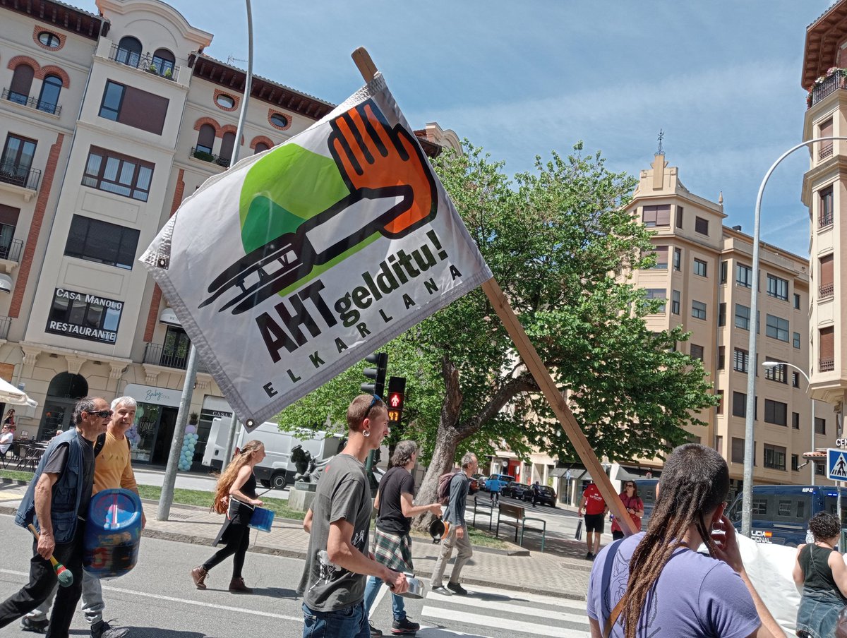 AhotsaInfo's tweet photo. AHTren aurkako borrokaren 30. urteurrena ospatzen ari dira gaur Iruñean.
#AHTgelditu https://t.co/a8LCrzWZiO