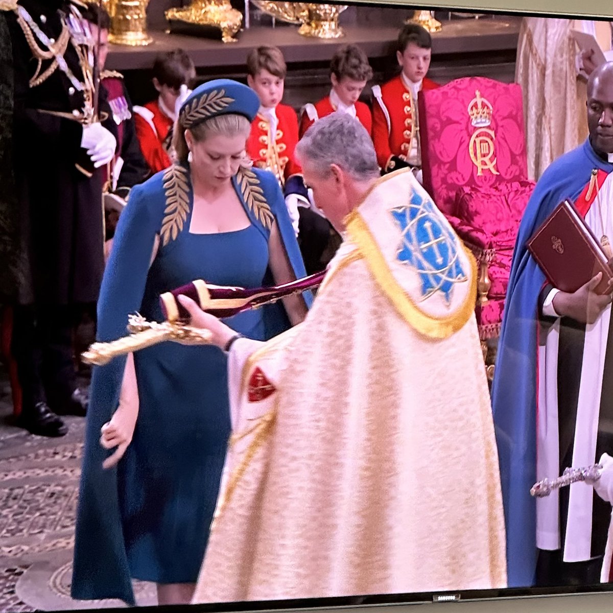 mrdanwalker's tweet photo. What a shift from Penny Mordaunt. Finally she gets to put the sword down.
Get her in the Olympics 👏🏻
#Coronation https://t.co/GhepTNYTtR