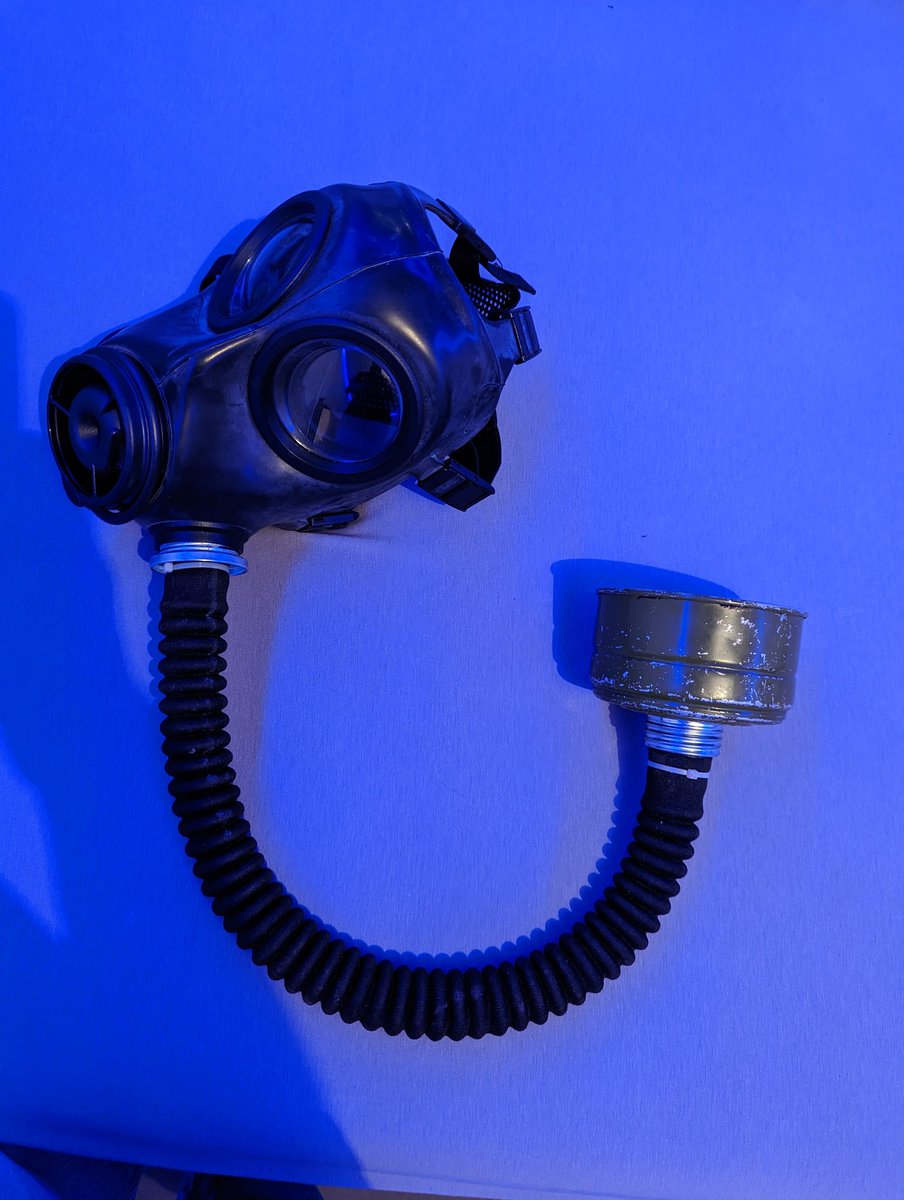 MarciFetish's tweet photo. My first gas mask. A FM12. Next hing will me more accessories for poppers an breath play. https://t.co/z3IAMz4KbH