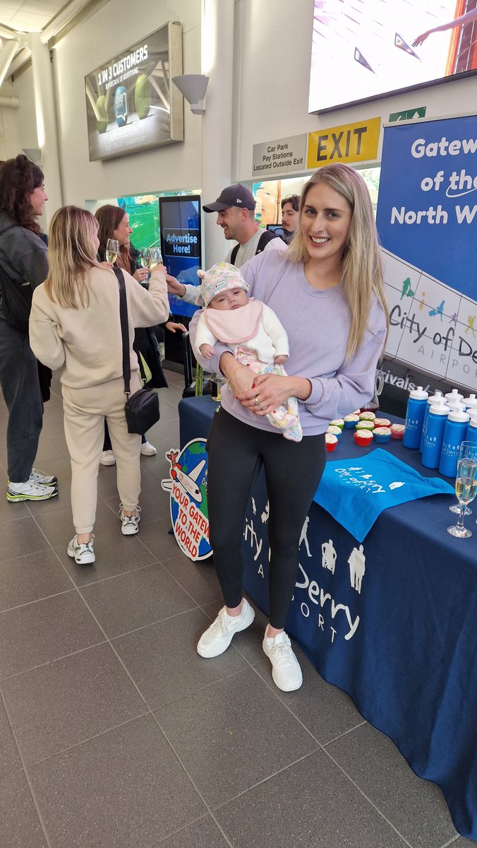 CoDerryAirport's tweet photo. A special thanks to our inaugural @FlyLoganair @HeathrowAirport passengers for #ChoosingCoDA.π We hope you all enjoyed your VIP treatment with some complimentary refreshments & goodies to get your trip off to the best start this morning!π₯
#CityofDerryAirport #FlyLoganair https://t.co/tAGKN2lybR