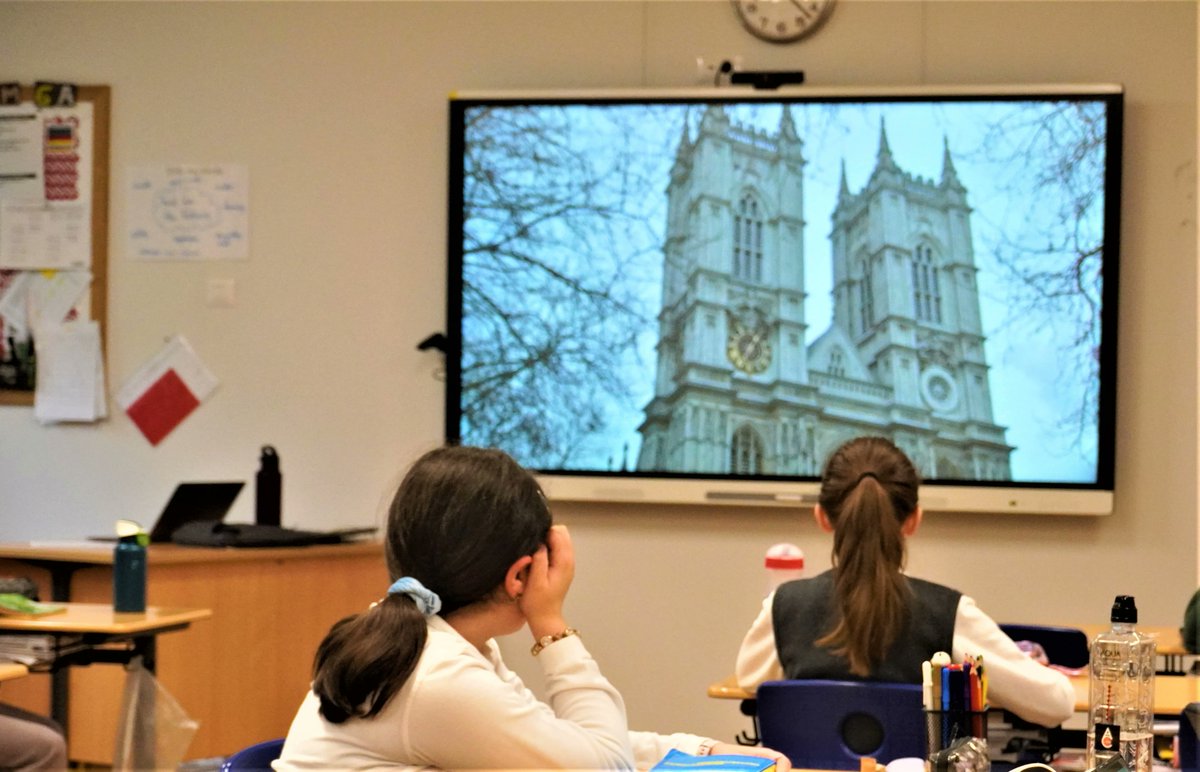 CSBucharest's tweet image. 📣 Primary students have been learning about the importance of the 6 May coronation.
 
Our young learners finished off their form time with a creative activity, writing beautiful poems in commemoration of the King. 📝👏
#Coronation #Creativewriting #Formtime #Primaryeducation