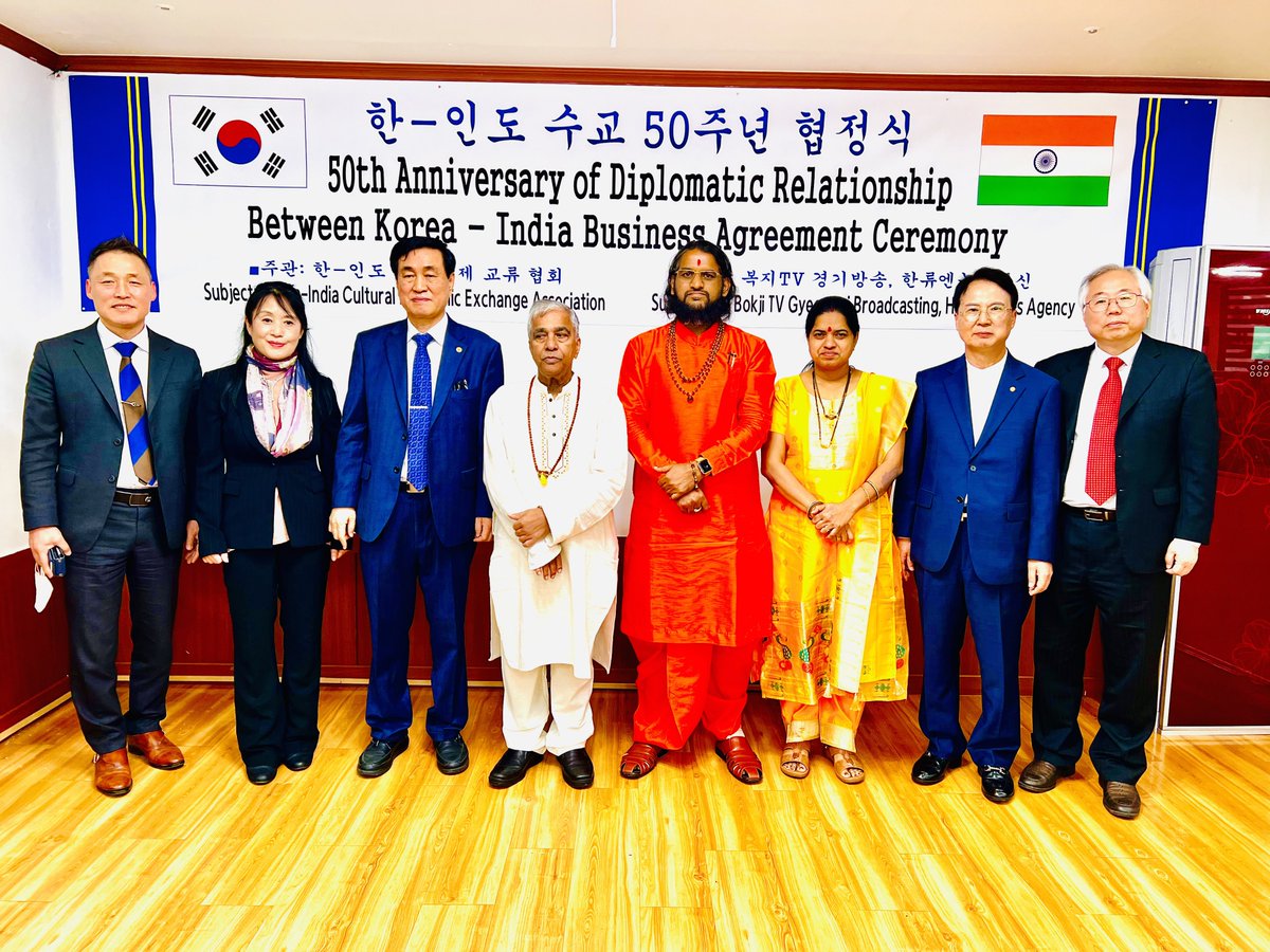 Sadgurudev_Goa's tweet photo. Addressed the Celebrations of 50th Anniversary of Diplomatic Relationship between South Korea & India. Also Started our Office at Seoul ,South korea for spreading knowledge of Yoga & Ayurveda in this region. #samsonlee #yugwanseop #jangwonjun #kimsangyoung #shinbongshik https://t.co/zucsXEInm8