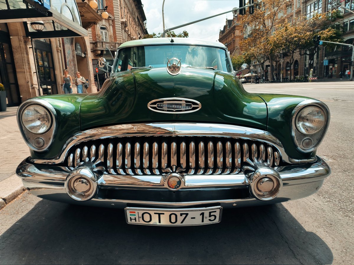 Jangolfin's tweet photo. Buick Eight #buickeight #vintagecar #realcar #oldtimer #Budapest #Hungary https://t.co/9MSvlooxz5