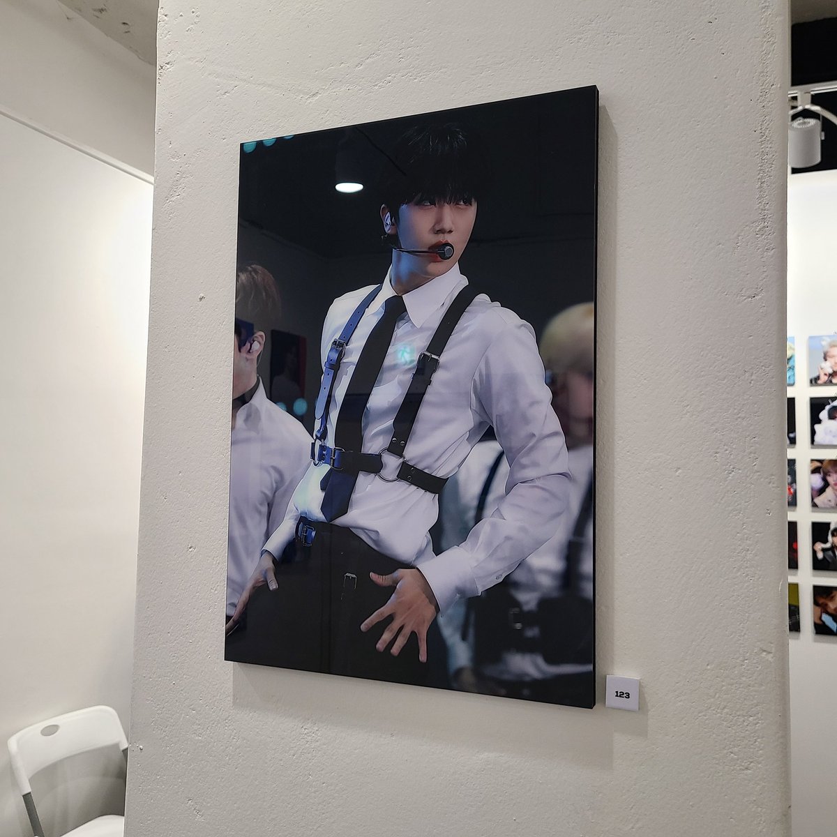 #in_our_time

혼자 가게 돼서 난리를 못치고 온게 너무 아쉬울만큼 최고였어요...ㅠㅠ 진짜 저는 몰래 눈물을 훔쳤습니다 이건 뒤집어놓으셨다는 말밖엔.. 나오지 않는 퍼펙트한 전시회였어요😭 제 사랑드릴게요😘 모든 사진 안에 애정이 다 들어간게 느껴져서 보는내내 행복했습니다 감사합니다ㅠㅠ