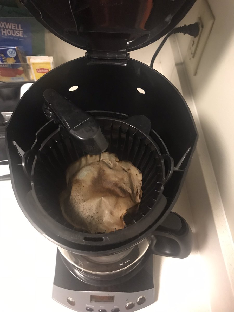 ddavid815's tweet image. Gross findings in my coffee pot this morning!  Mold on filter. Gross @IHGHotelsandSuites