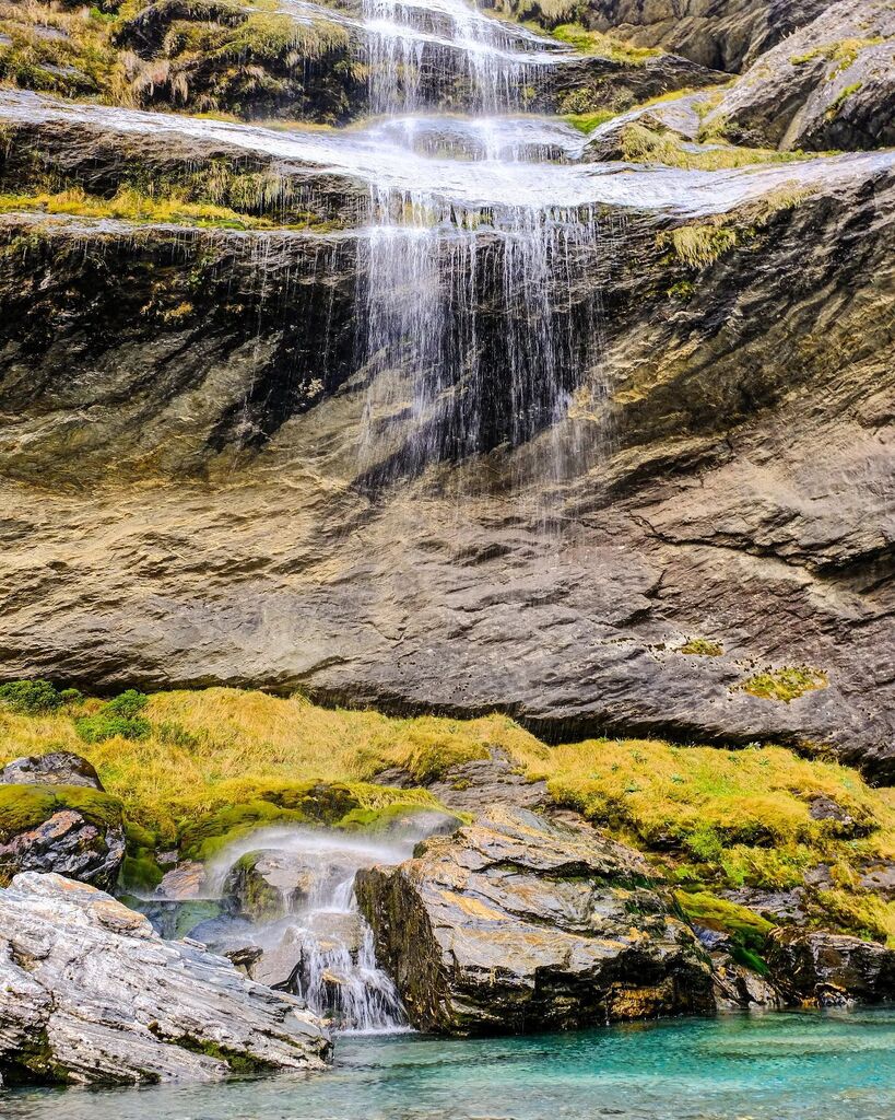 Thanaz's tweet photo. Chasing waterfalls at Earnslaw Burn.

#Queenstown #mountains #waterfall #earnslaw #earnslawburn #newzealand #southisland #fujifilm #fujix #nature https://t.co/7qAXzjBJOg https://t.co/x3KH5vn0w7