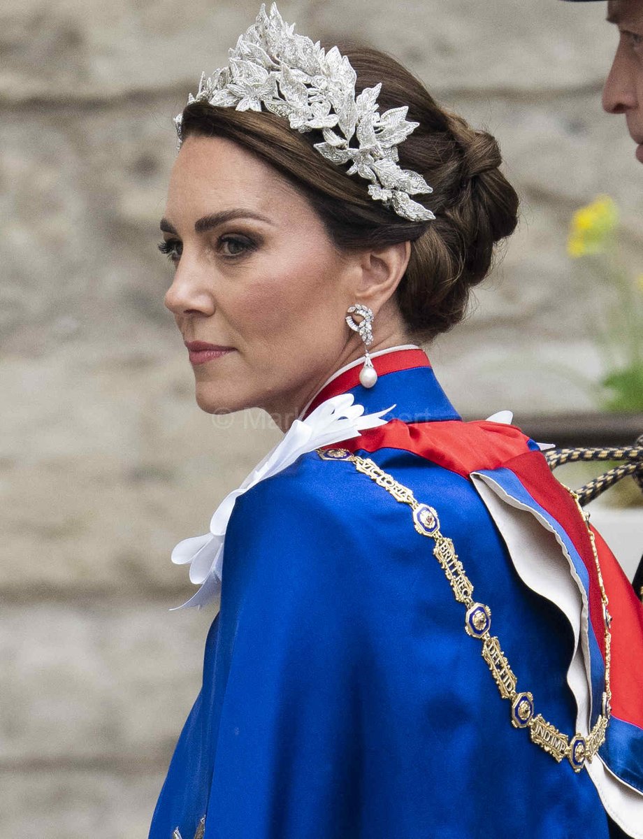 markacuthbert's tweet photo. Catherine, Princess of Wales arrives at Westminster Abbey for the Coronation of King Charles III and Queen Camilla. #royal #Coronation #princessofwales #princekate #princesscatherine #katemiddleton https://t.co/6EsULov1mA