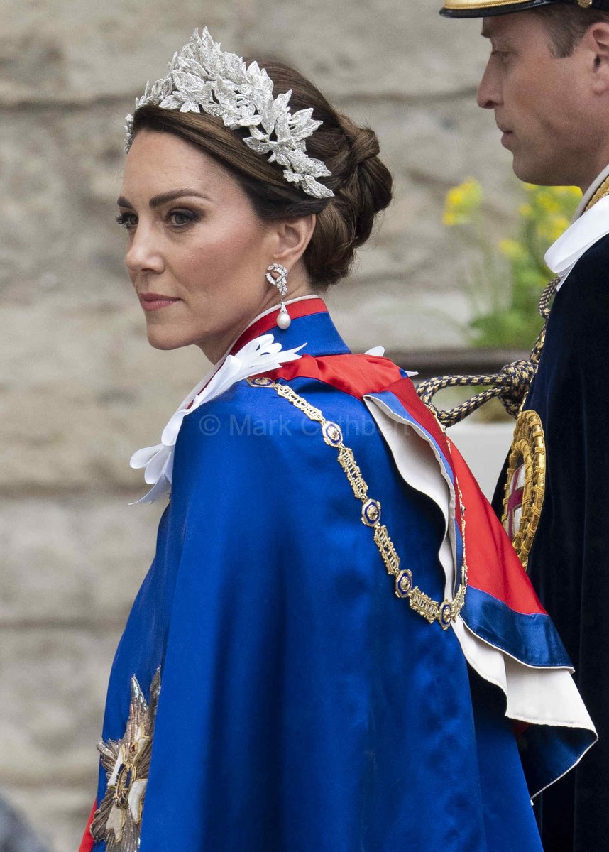 markacuthbert's tweet photo. Catherine, Princess of Wales arrives at Westminster Abbey for the Coronation of King Charles III and Queen Camilla. #royal #Coronation #princessofwales #princekate #princesscatherine #katemiddleton https://t.co/6EsULov1mA