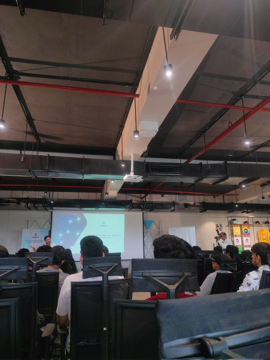 MaananJagani's tweet image. Amazing event on web3 🚀
@0xZeeve #Zeeve #Web3Titans 
@7SpanHQ