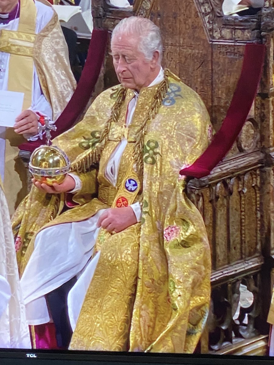 Now lobeth the holy hand grenade. #Coronation