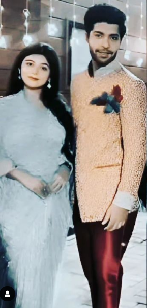 XennayzI's tweet photo. The lovely #YESHARUGHANI and dashing #MANANJOSHI summing up the festivities with stylish couture and poise❣️ #YESHMAN😇🙌👐👫🏻💑❤️🔥🤍 https://t.co/RX39Ocm1Fa