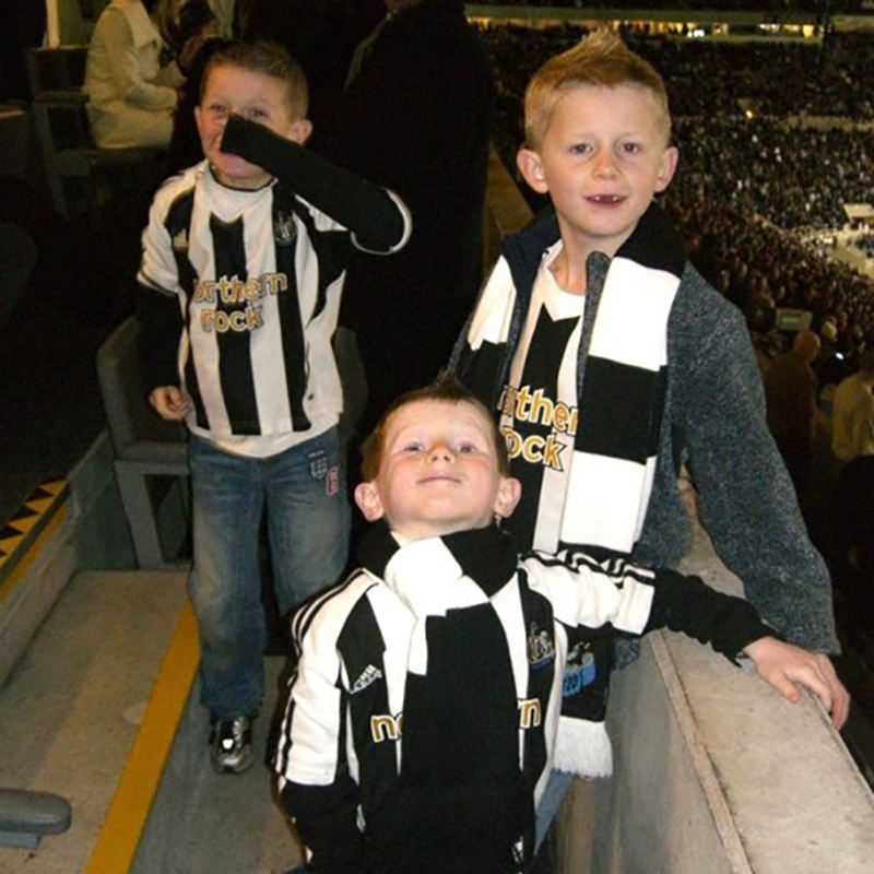 NUFC's tweet photo. 📸 Life Through a Lens 📸

Elliot Anderson's career is still in its infancy, but he has already packed a lot into his time in black and white.

@elljanderson's story so far, told through a series of photos.

⚫️⚪️
