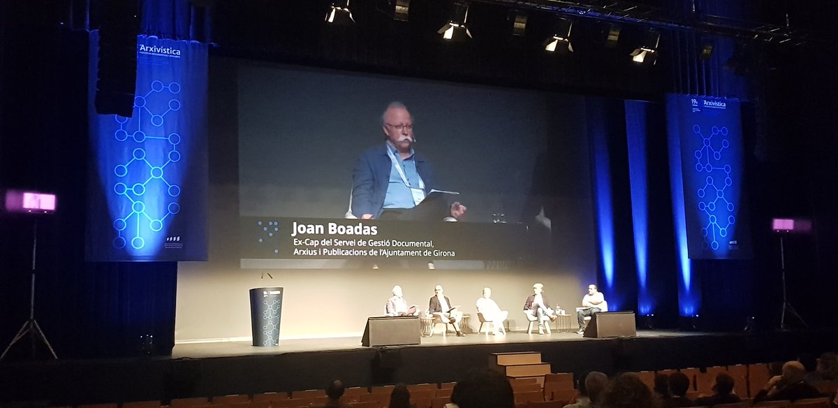 Tancant el #CongrésArxivística2023 amb una taula rodona sobre el govern de la dada. Participant Joan Boadas ex-cap de l'<a href="/arxiu_gi/">AMGirona</a> de l'<a href="/girona_cat/">Ajuntament de Girona</a>.