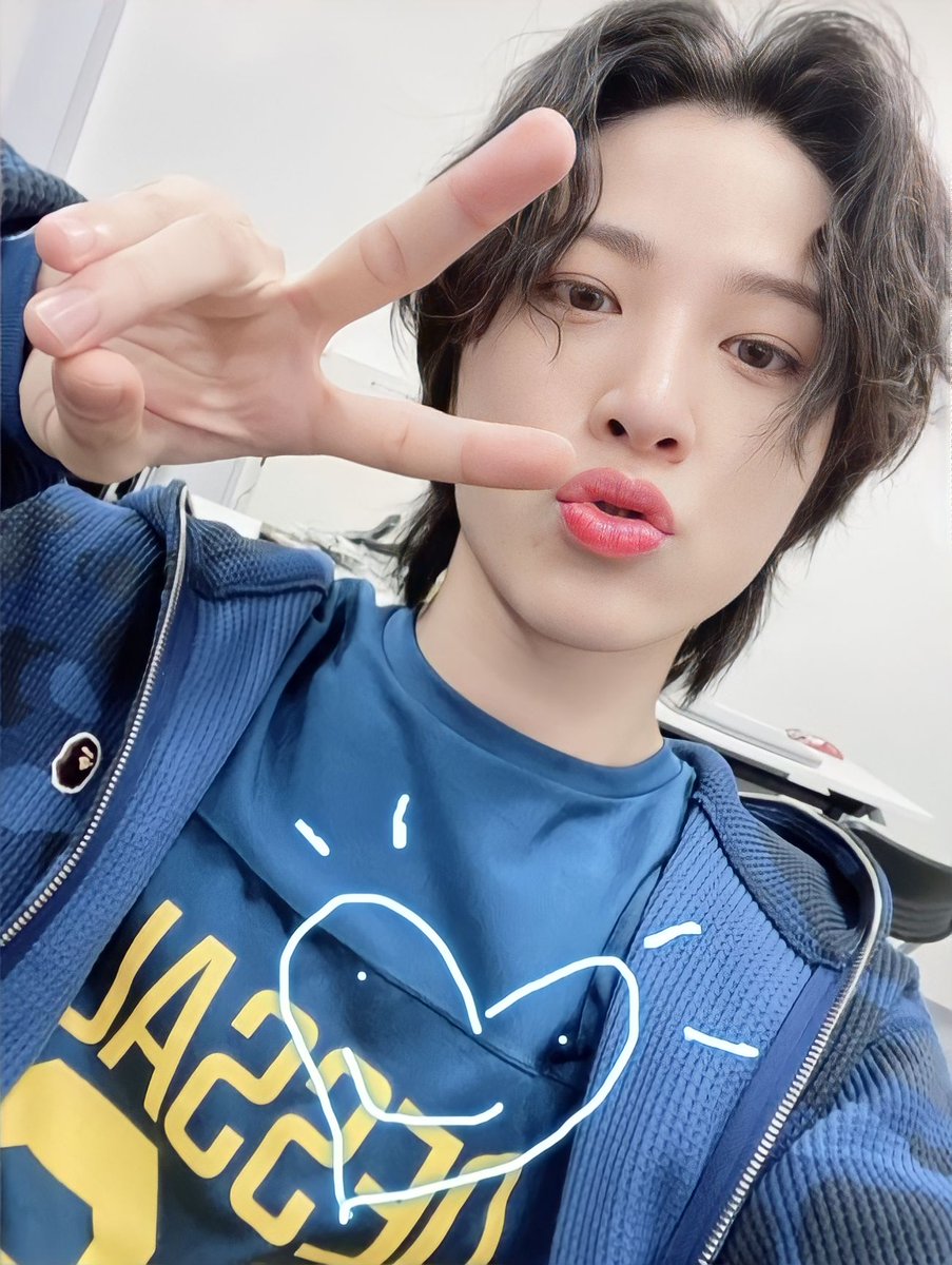 arrsyoon's tweet photo. Junghwan update banyak foto hampir tiap hari apa karena dia sebentar lagi mau UTS. Teume kasih positif komen dan semangat buat Junghwan ya 💕

Dia ujian tanggal 9,10,12. Semangat anak kelas 3 habis ini lulus ✨

#SOJUNGHWAN #소정환 #트레저 #TREASURE https://t.co/jaoA3RrhDU