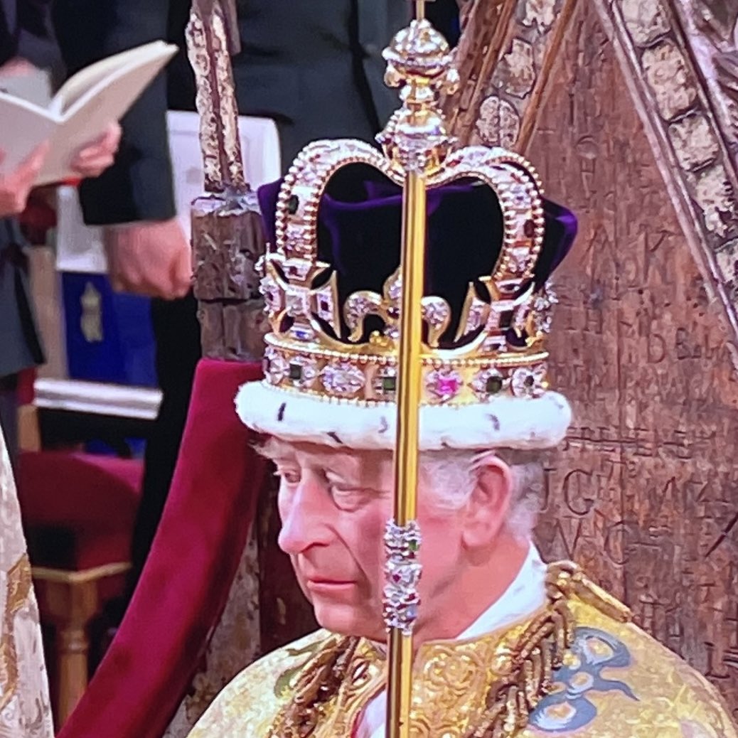 SamAlexander_92's tweet photo. Who wore it better?

 #Coronation  #JohnnyEnglish https://t.co/xQDmxhvvQf