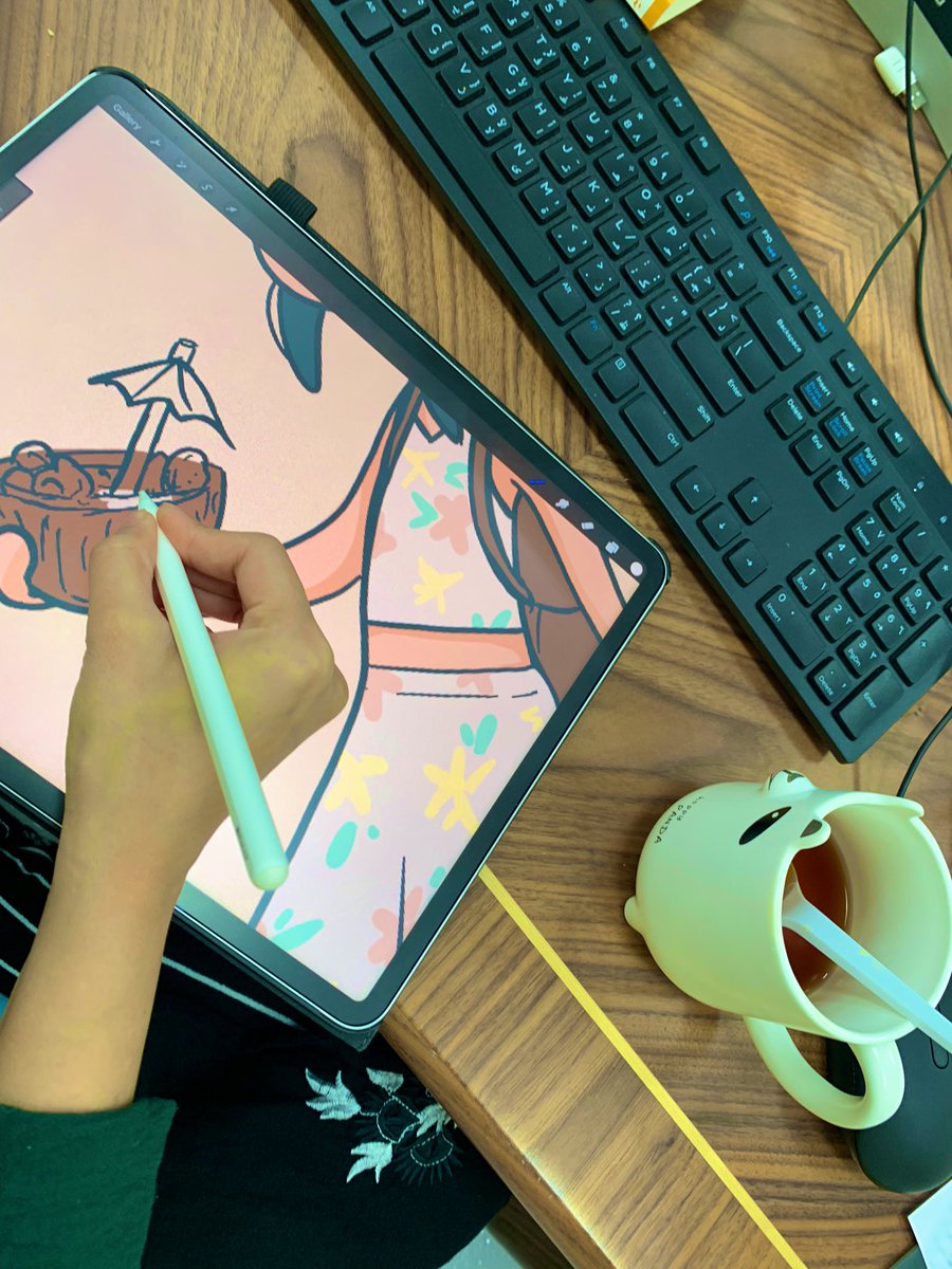 نسمع الحلقة ونرسم .. ✨
اتفق مع كلامهم مرة الفلم حسيت فجاة من مشهد لمشهد اشياء ما استوعبتها! 
وكان نفسي استمتع بالرسم صراحة زيكم بس ال3D شوه كل شي ف لازم اعيده تاني