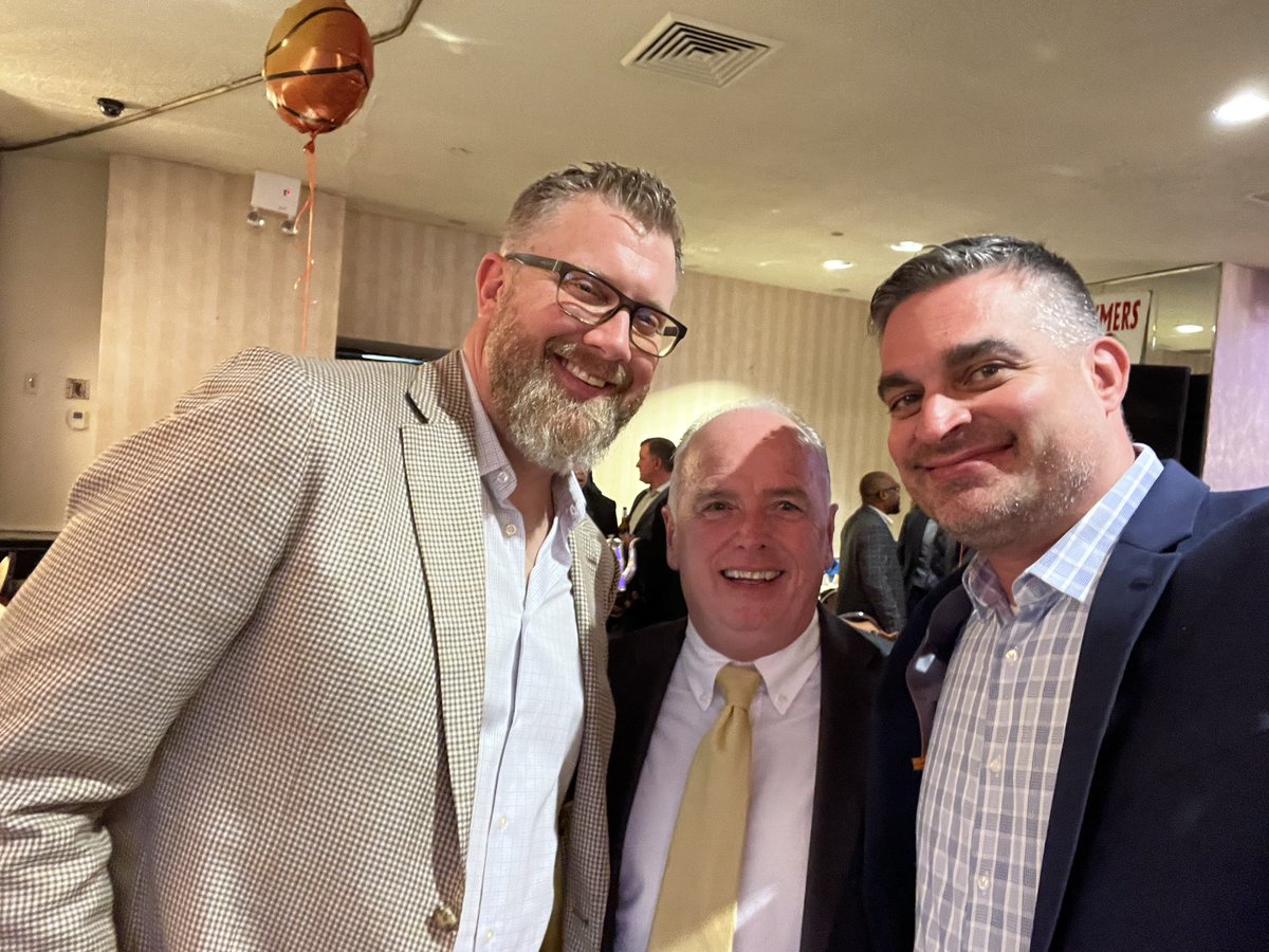 HofstraMBB's tweet photo. An incredible evening at the Basketball Old Timers of America event on Friday at Sirico’s in Brooklyn. Congratulations to @CoachJayWright on his induction. A special night reuniting several alums and coaches of our program.   #PrideOfLI https://t.co/Zf2yoRLZ1I