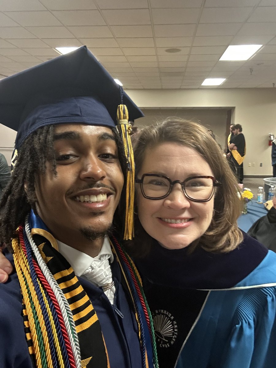BethFischer1's tweet photo. #UNCGGrad is the best day!!! Welcome to our 2000 new #UNCGAlumni https://t.co/GD8MBuXx8g