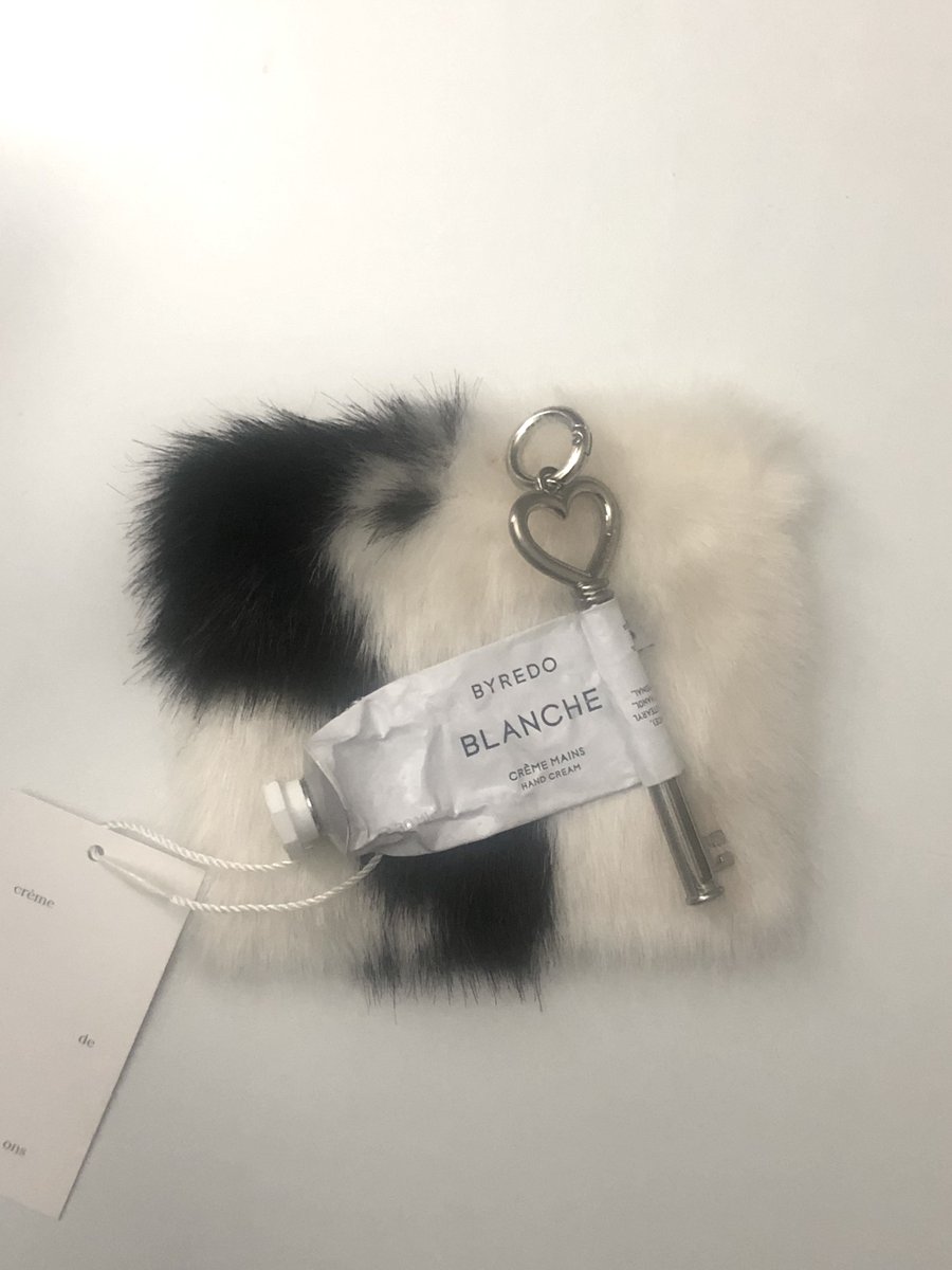 스와 스퀴저 키링을 구매했어요 🗝🖤
다른 색깔도 살걸 •• 🥹🥹