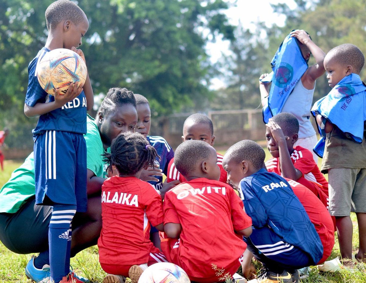 jeansseninde's tweet photo. How we rolled this morning at St.Peters Nsambya with our Little Red Ants! 🤩
#BuildingFutureStars https://t.co/EjUoPbT6sU