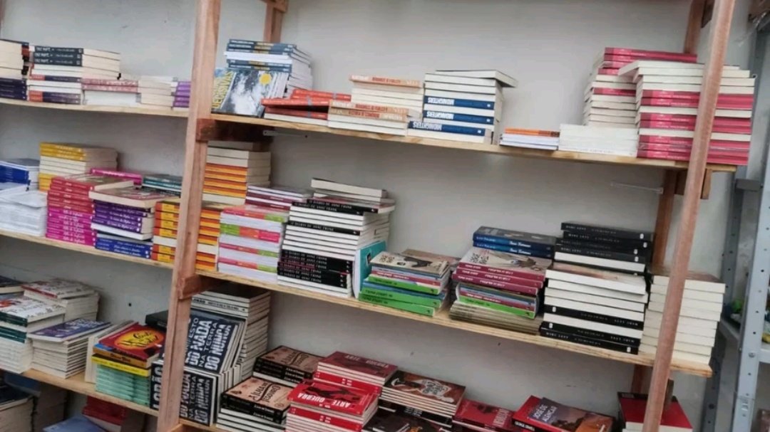 Leituraliteral's tweet photo. Feirinha do livro com livros novos a partir de R$2,99!!
🔗 https://t.co/bDoIAkH1G7 https://t.co/dK7cnI6qQH