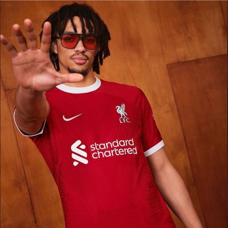AnythingLFC_'s tweet photo. Trent Alexander Arnold looking fresh in the new Liverpool kit 😎
Available to pre-order now! ⬇️