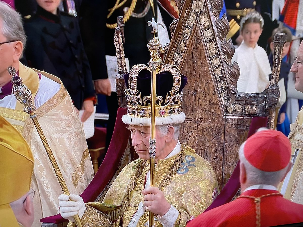Shout out to all the <a href="/Conservators_UK/">Icon - The Institute of Conservation</a> behind the #coronation : heck of a lot of textile, metalwork, books, chairs, ermine, jewels, stone and incredible decorative objects on show today. Some ancient. All on top form ✨👑