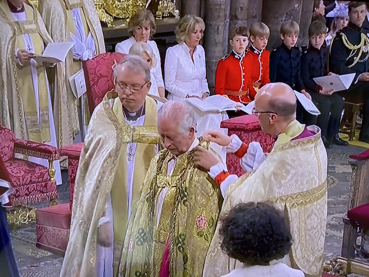 «ALLORA COME LI TAGLIAMO STAVOLTA?» #KingCharles #incoronazione #ReCarlo #CarloIII