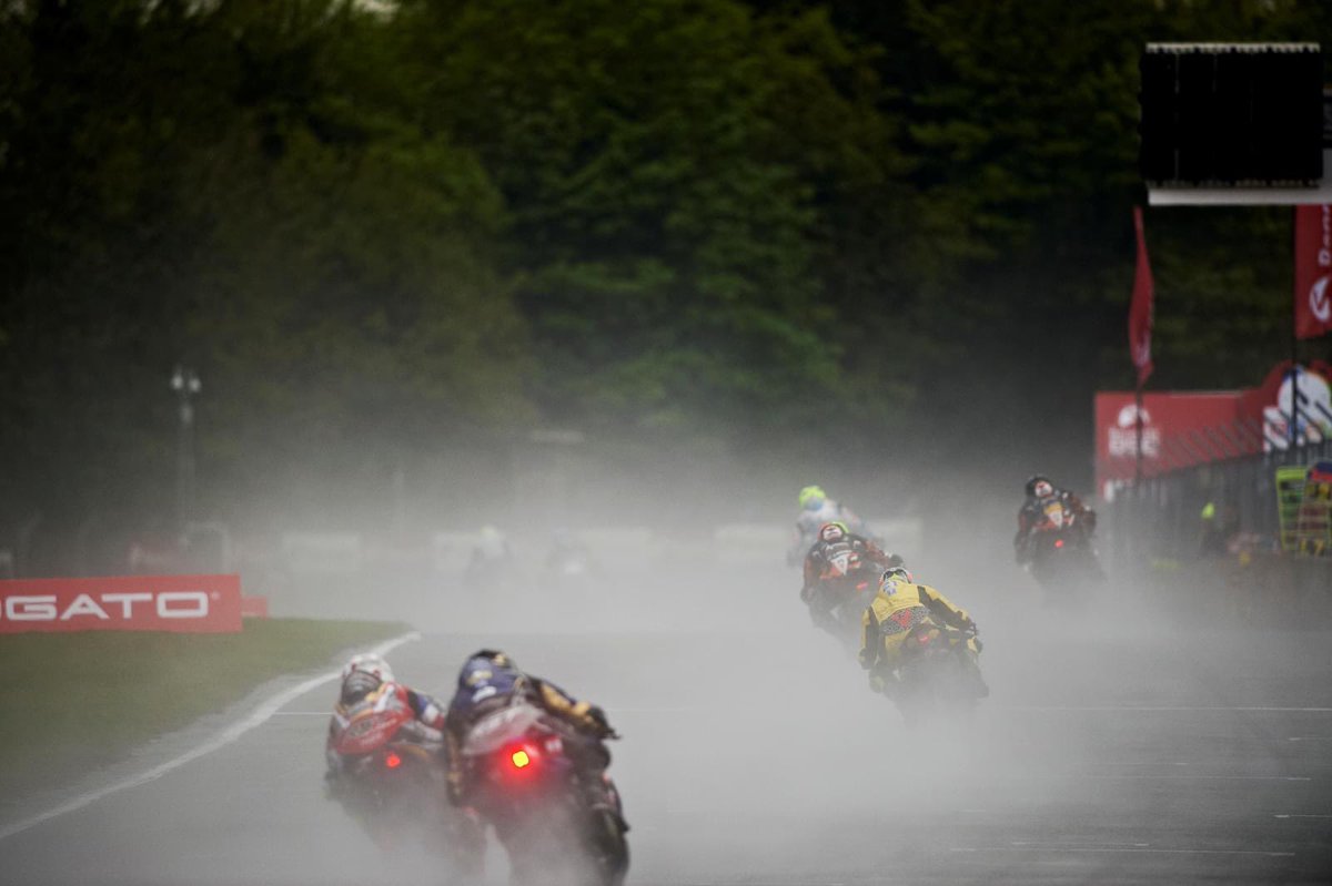 So good to finally get 2023 season [No.29?!😱😅] started after Spain crash... 

Looking forward to full fitness and going round in circles for another year 🙌 🥰

Race report and full image gallery online here >>> motorcycleraceparts.co.uk/news/2023/05/m…

<a href="/TysersSport/">TysersSports</a> <a href="/MotorcycleRaceP/">MotorcycleRaceParts</a>