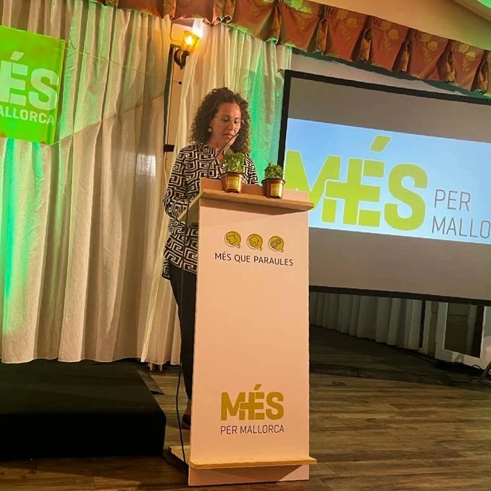 MESperAlgaida's tweet photo. Un èxit el sopar de celebració de la candidatura.  Bon ambient, propostes polítiques, rialles, entusiasme i na @MPuigserver  al capdavant amb la seva alegria i convicció de que som la millor opció per millorar Algaida, Pina i Randa. #AmbtuMÉS #Mésqueparaules https://t.co/6LwGgFsyX0