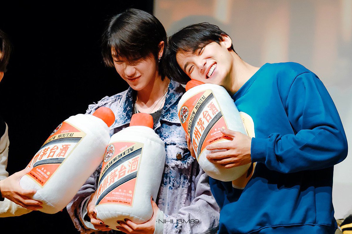Nihilism_mm's tweet photo. 건배!!!🍻

#민규 #MINGYU #ミンギュ
#디에잇 #THE8 
#서명호 #徐明浩 #ミンハオ
 #gyuhao https://t.co/wjtDaVW2WX
