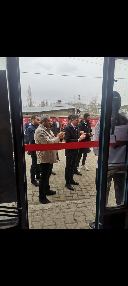 avogulcankayaa's tweet photo. Genel Başkan Yardımcımız @ademipek24, İl Başkan vekilimiz @AvMuhammetAYDIN, Merkez İlçe başkanlarımız @oftopcuoglu, Berkay Eren ve milletvekili aday adayımız @avturkeryalcin ile Karaçoban İlçe Başkanlığı binamızın açılışını gerçekleştirdik.İlçe başkanımız Hüsnü Yılan ve yönetimine teşekkür ediyoruz.
