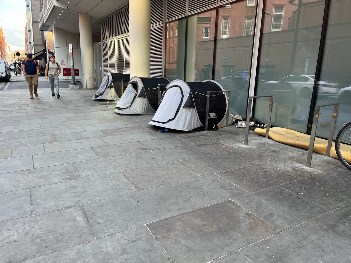 adekela19's tweet photo. Young people in London trying to salvage a bit of dignity.
Coronation £120 million to be a figure with little power other than ceremonial. @Jacob_Rees_Mogg and #Johnsontheliar lied to HMQ to prorogue Parliament and bypass democratic practise and #getbrexit and the Palace? https://t.co/qJ3Jamwqil