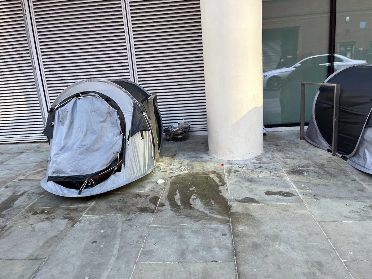 adekela19's tweet photo. Young people in London trying to salvage a bit of dignity.
Coronation £120 million to be a figure with little power other than ceremonial. @Jacob_Rees_Mogg and #Johnsontheliar lied to HMQ to prorogue Parliament and bypass democratic practise and #getbrexit and the Palace? https://t.co/qJ3Jamwqil