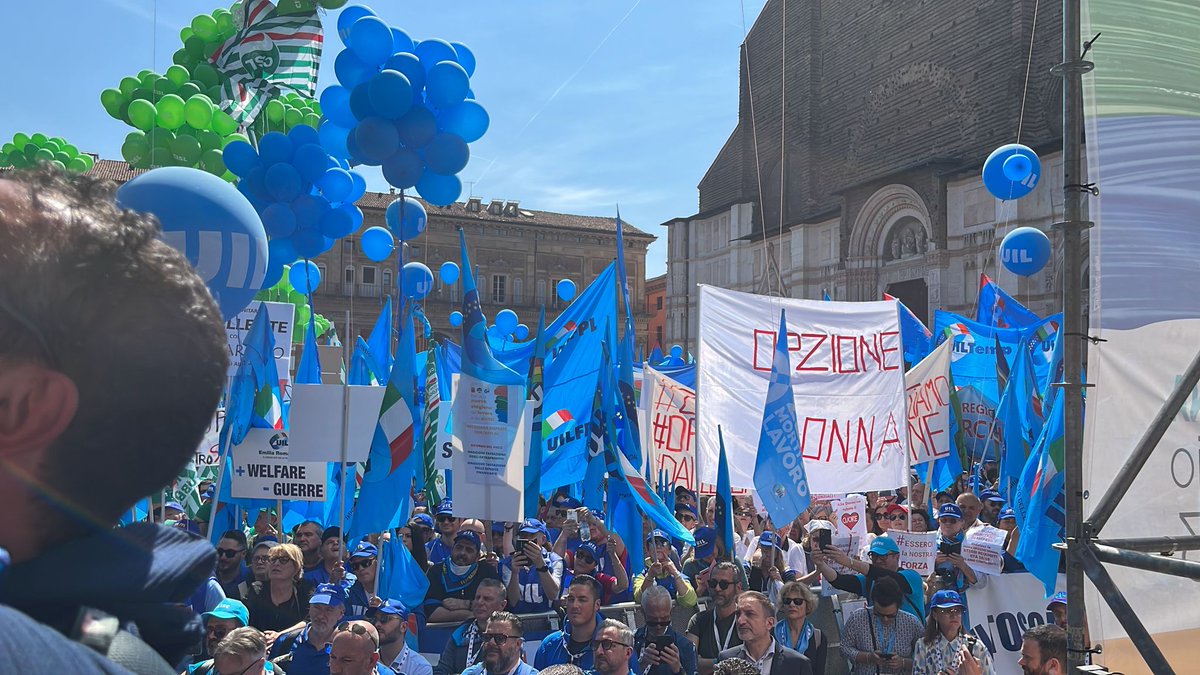 #6maggio La FenealUil in piazza Maggiore a Bologna per il primo appuntamento della mobilitazione unitaria #CgilCislUil per una nuova stagione del lavoro e dei diritti! <a href="/UILofficial/">Uil Nazionale</a>