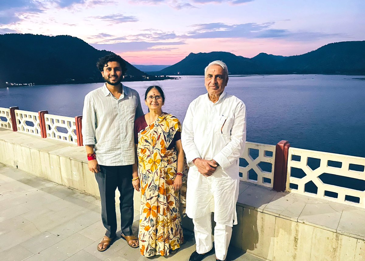 Prateek Bhan (@prateek_bhan) on Twitter photo Generous gifts-
Of nature: #Parents
Of society: #Teachers
From you to yourself: #Friends…
.
.
.
Birthday wishes to my father and #rolemodel <a href="/Drchandrabhan52/">Dr. Chandrabhan</a> 🙏
I #hope to one day be the man you are -I’d be content with that half of that too. 🙏 Generous gifts-
Of nature: #Parents
Of society: #Teachers
From you to yourself: #Friends…
.
.
.
Birthday wishes to my father and #rolemodel <a href="/Drchandrabhan52/">Dr. Chandrabhan</a> 🙏
I #hope to one day be the man you are -I’d be content with that half of that too. 🙏