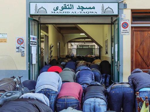 FirenzeInAzione's tweet photo. Per la Moschea, la comunità islamica ha diritto al sostegno pubblico "convenzionato". Cosi Milena Brath segretaria metropolitana di Firenze in Azione

"La presenza consolidata negli ultimi due decenni di una nutrita comunità islamica in area fiorentina è un dato di fatto. 
1/5 https://t.co/th1i7F2HIT