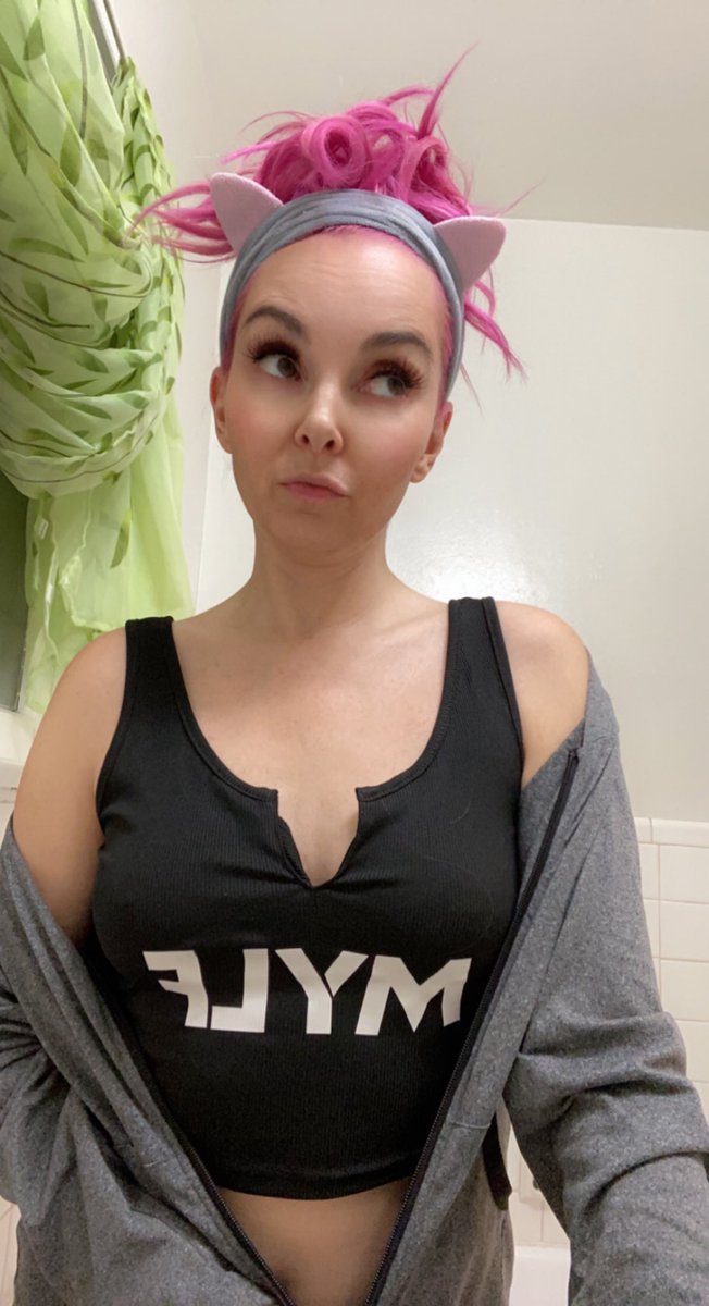 Het komt wel goed op een dag niets stoort de moeder van 2 het is de hele tijd eenzaam leven geweest🥺🥺🥺

Ik kom er snel overheen🥰🥰🥰