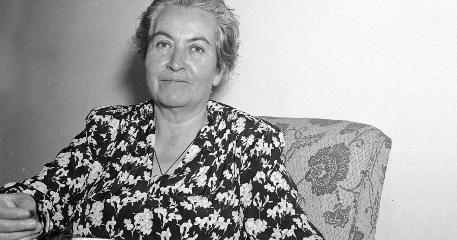 Gabriela Mistral ante tanta maldad de los chaqueteros: "La crítica es un oficio duro, frío, y generalmente refugio de impotentes".