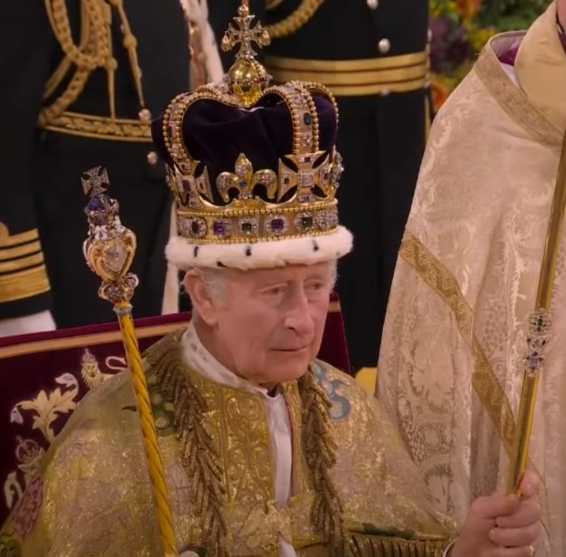 CoughWhitlam's tweet photo. This is exactly how I feel while watching this insufferably boring #Coronation https://t.co/gAazUbzXDj